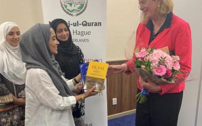 Bezoek van de burgemeester van Den Haag bij Minhaj-ul-Quran